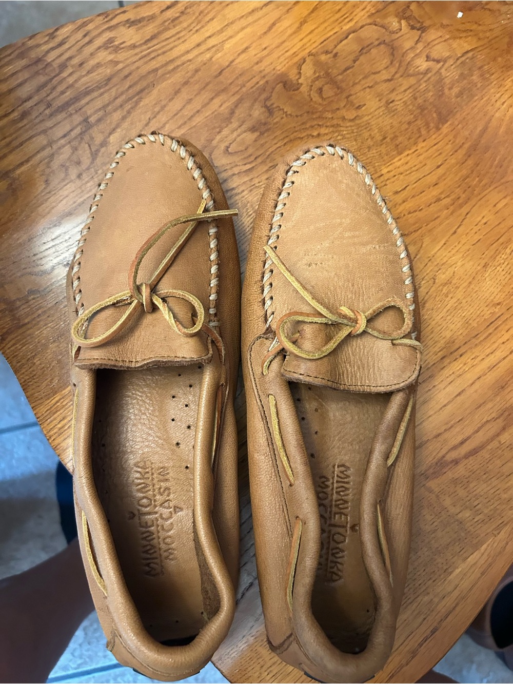 Minnetonka Women’s Tan Leather Moccasin Loafers